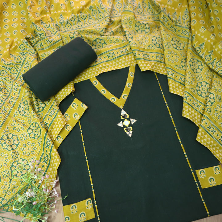 Srinagar Green Unique Panel and Pocket style cotton set
