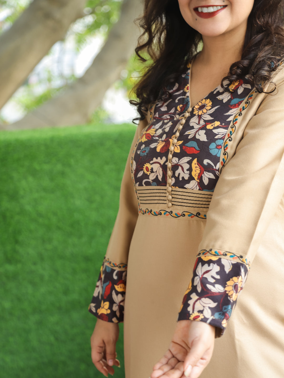 Tarang Sand Beige Potli Button with Kalamkari Print Patch Semi Pashmina Winter Kurti