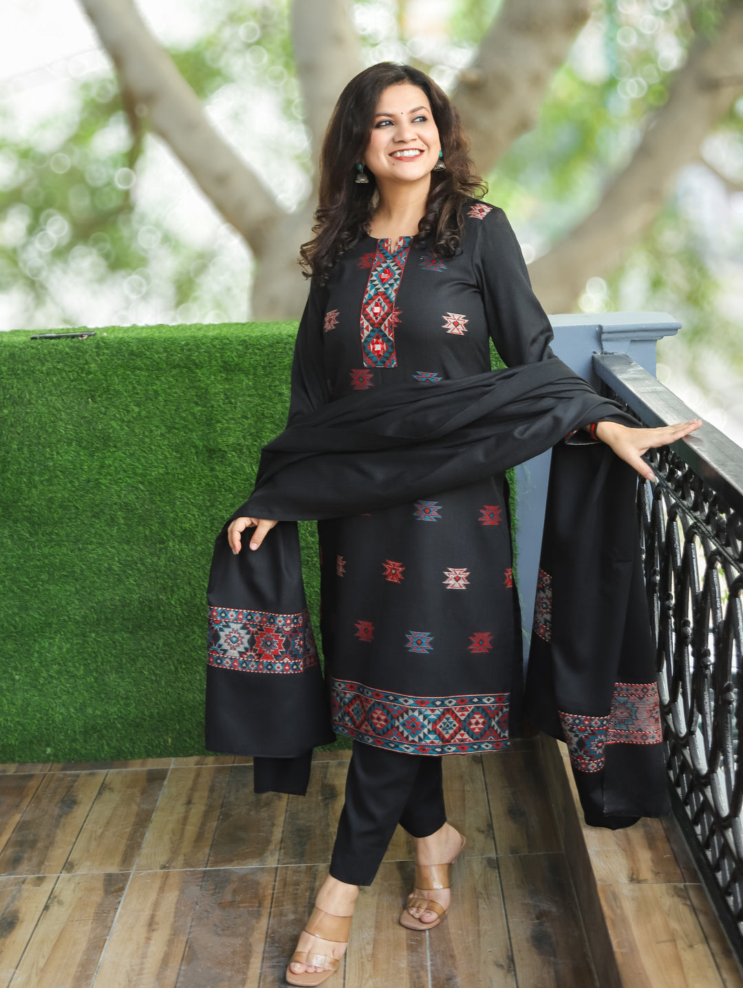 शैलजा Oil Black Round Neck Kullu Thread Weaved Semi Pashmina Winter 3 Piece Set