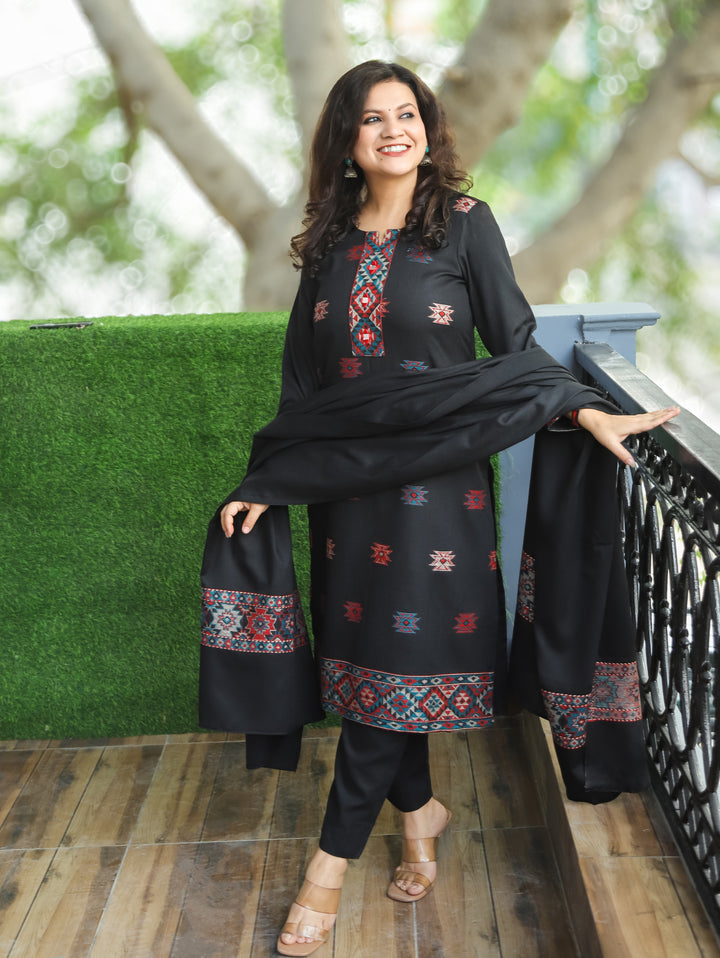 शैलजा Oil Black Round Neck Kullu Thread Weaved Semi Pashmina Winter 3 Piece Set