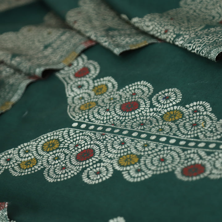 सांभवी Dark Green Defined By Thread and Zari Weaved Neck Semi Pashmina Winter Set