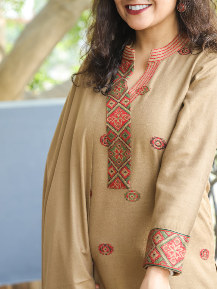 श्रीजा Sand Beige Ban Collar Kullu Thread Weaved Semi Pashmina Winter 3 Piece Set