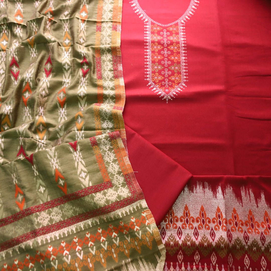 इशानी Bride Red Thread Weaved with Zari Work Semi Pashmina Winter Set