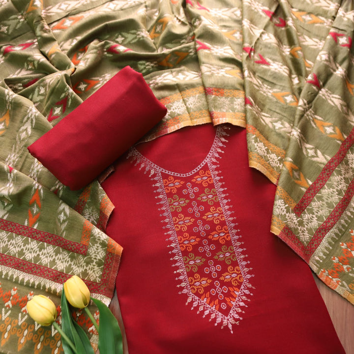 इशानी Bride Red Thread Weaved with Zari Work Semi Pashmina Winter Set