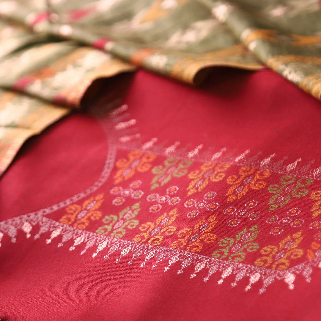 इशानी Bride Red Thread Weaved with Zari Work Semi Pashmina Winter Set