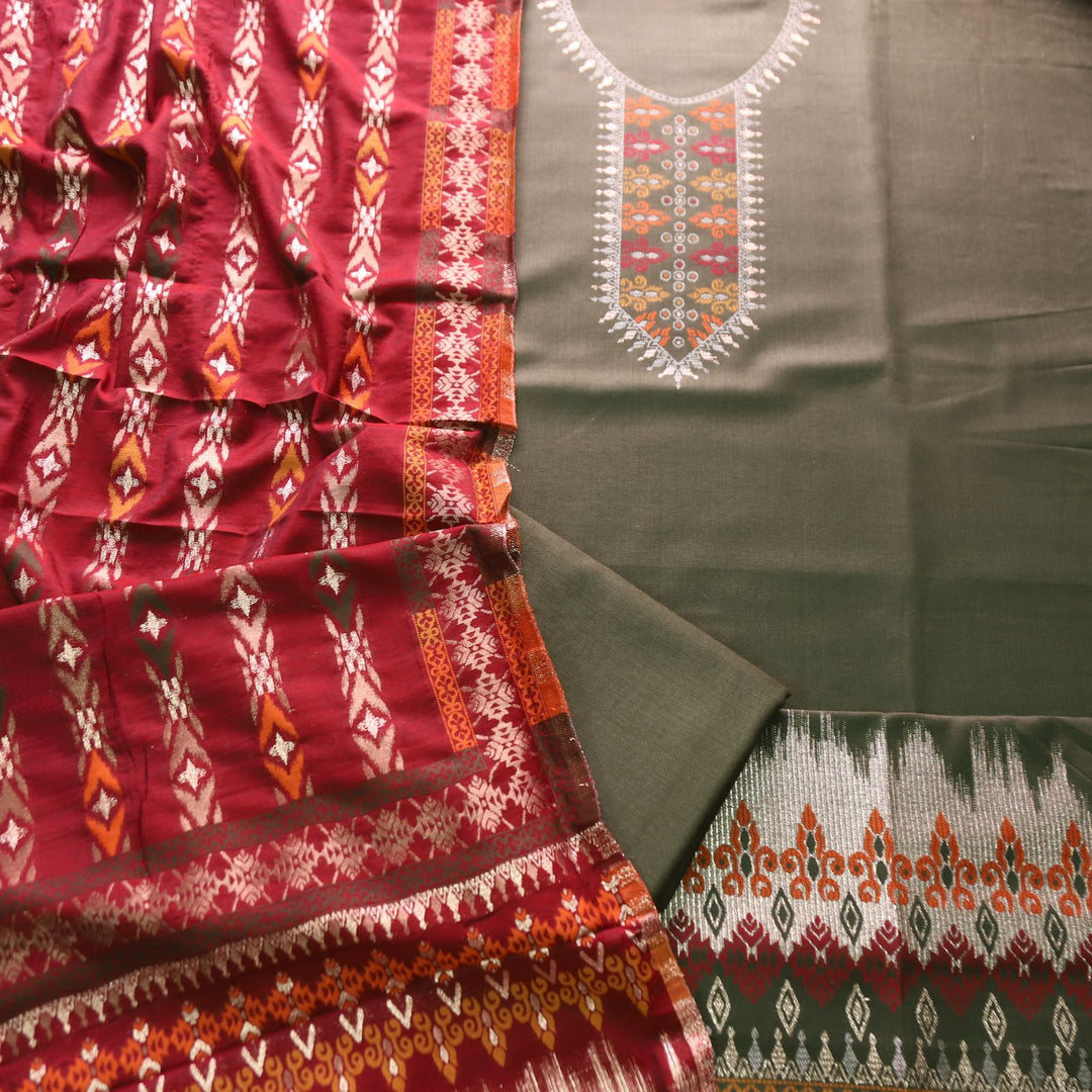 इशानी Dark Green Thread Weaved with Zari Work Semi Pashmina Winter Set