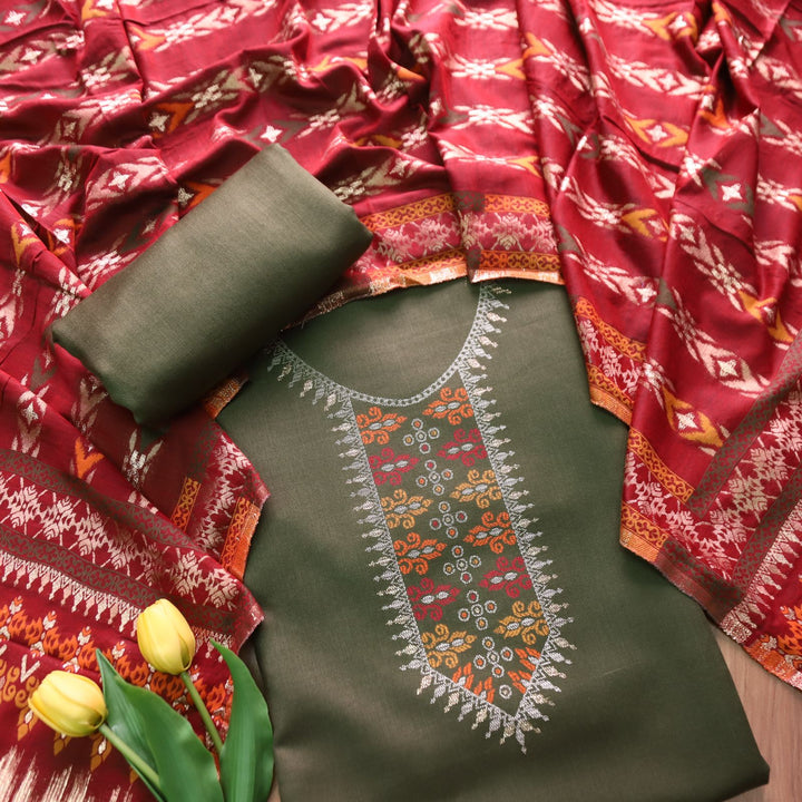 इशानी Dark Green Thread Weaved with Zari Work Semi Pashmina Winter Set
