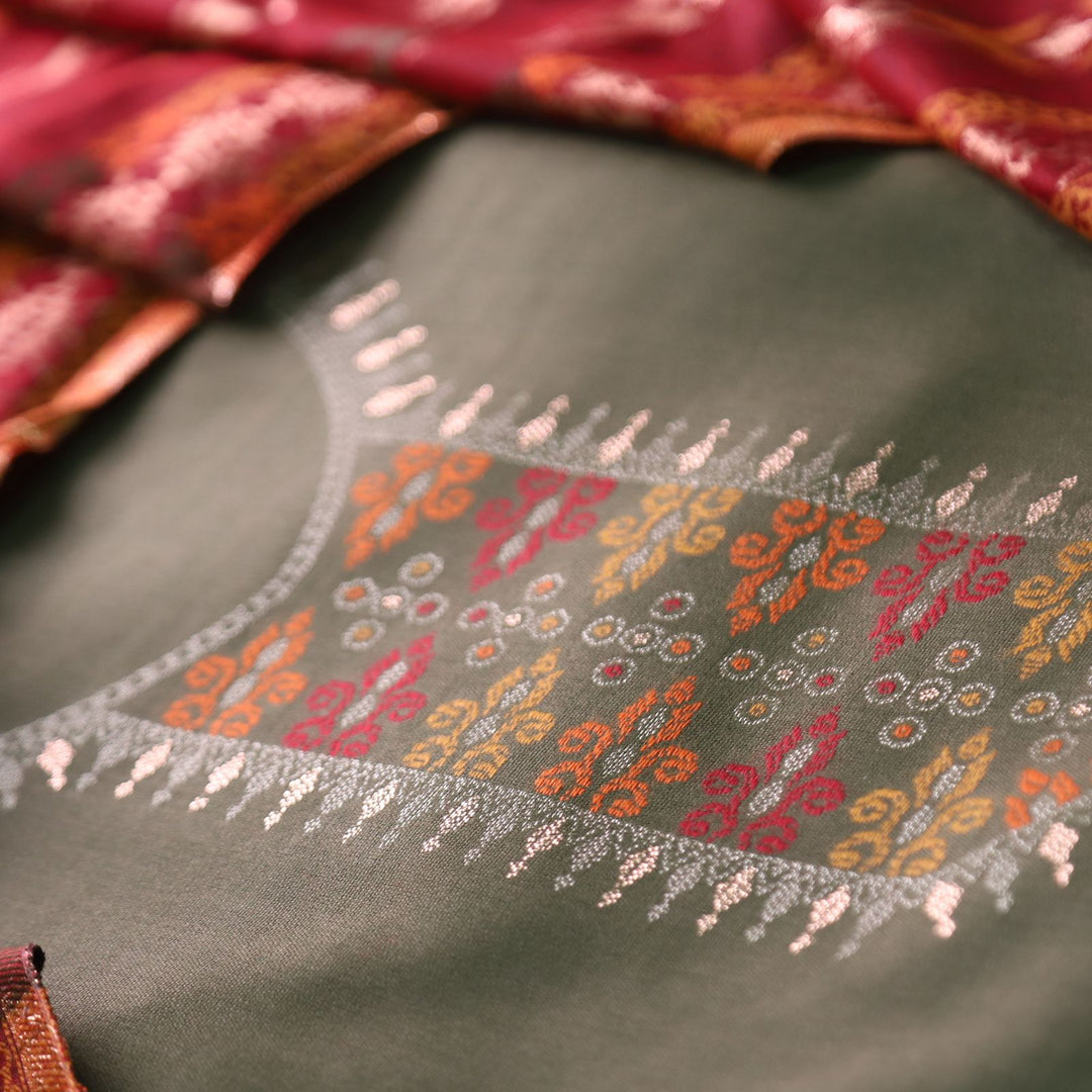 इशानी Dark Green Thread Weaved with Zari Work Semi Pashmina Winter Set