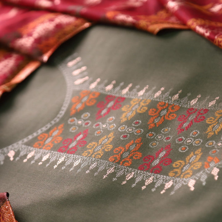 इशानी Dark Green Thread Weaved with Zari Work Semi Pashmina Winter Set