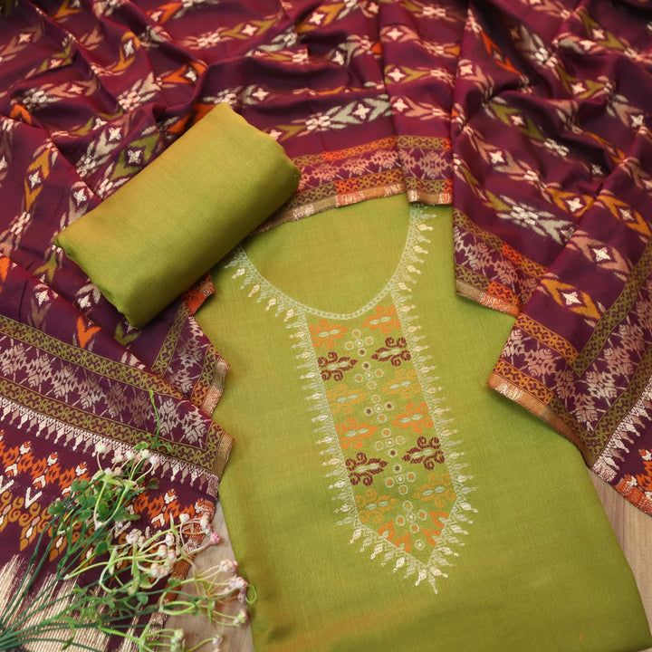 इशानी Grass Green Thread Weaved with Zari Work Semi Pashmina Winter Set