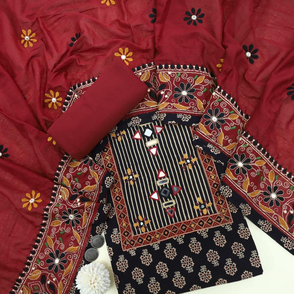 Khairiyat Charcoal Black Kutch Work Cotton Top With Cotton Dupatta