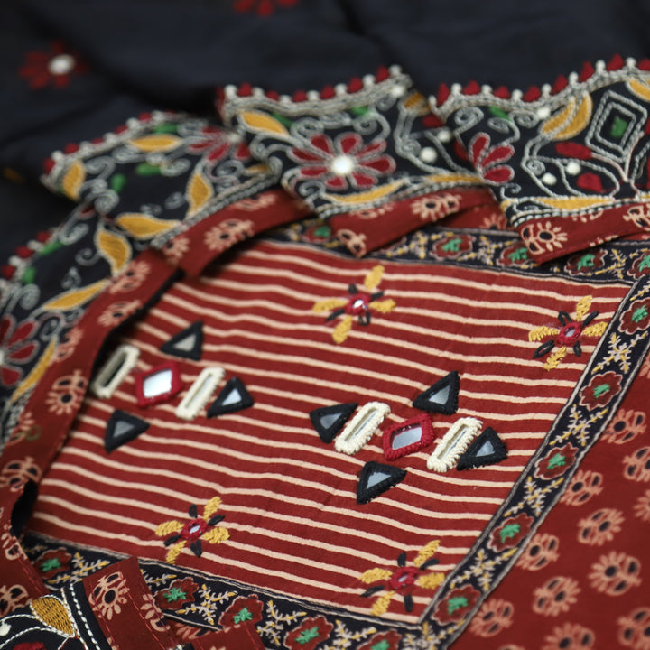 Khairiyat Crystal Red Kutch Work Cotton Top With Cotton Dupatta