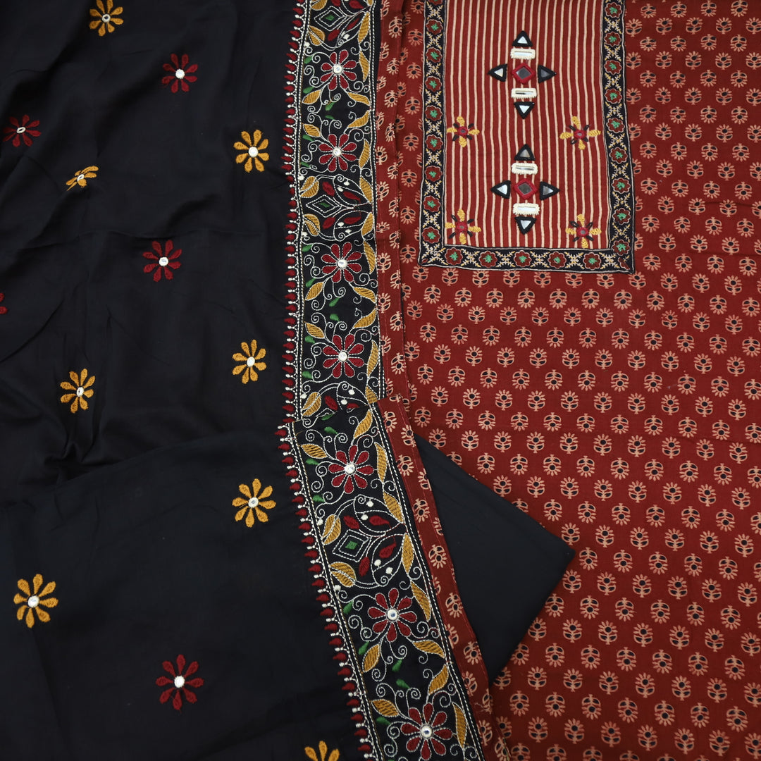 Khairiyat Crystal Red Kutch Work Cotton Top With Cotton Dupatta