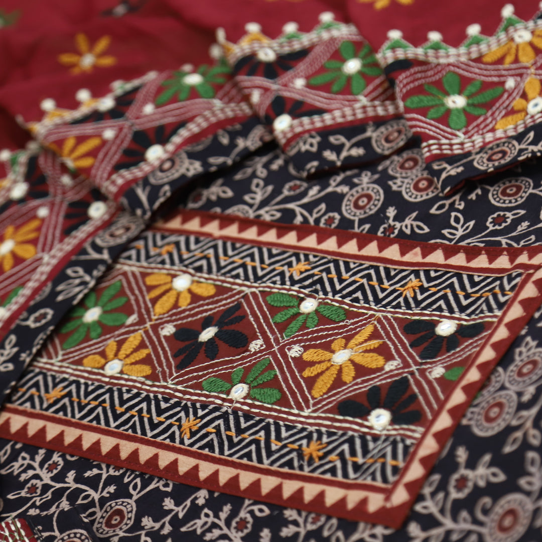 Khairiyat Fossil Black Kutch Work Cotton Top With Cotton Dupatta