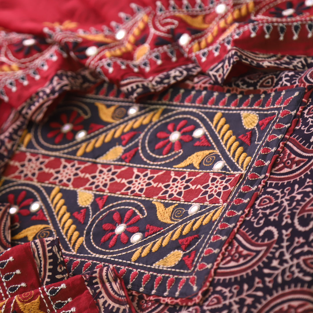 Khairiyat Off Black Kutch Mirror Work Neck Gamthi Cotton Suit Set