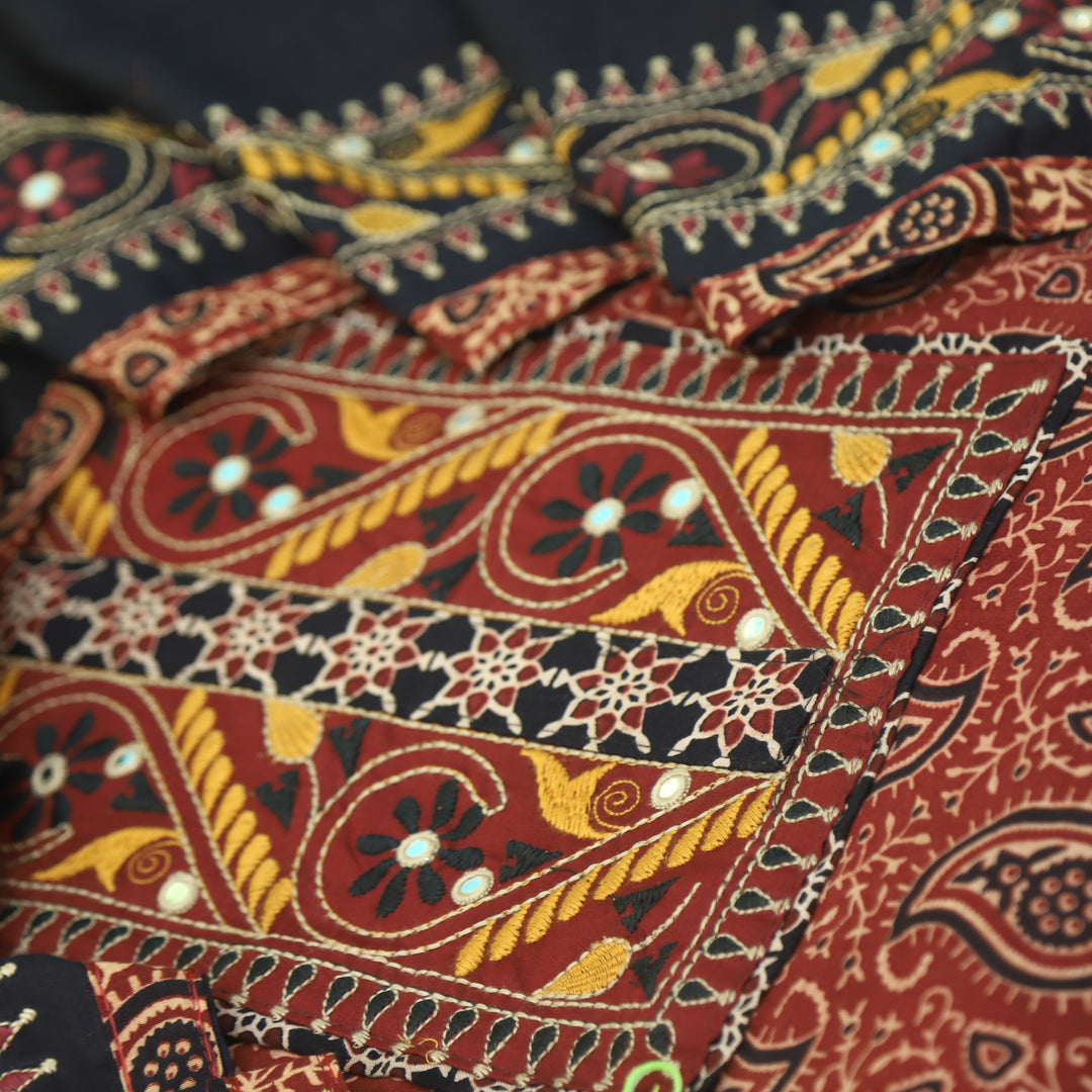 Khairiyat Off Red Kutch Mirror Work Neck Gamthi Cotton Suit Set