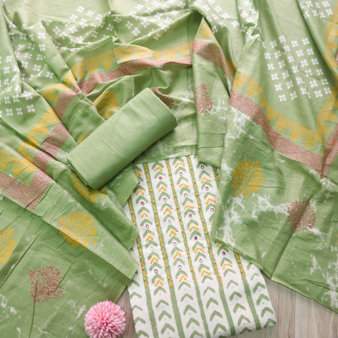 Udaari Grass Green Thread Neck Work Printed Cotton Suit Set