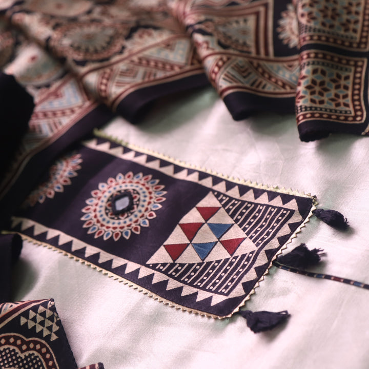 Haniya Ivory White Mirror Patch Work Mashru Silk Top with Stole Dupatta