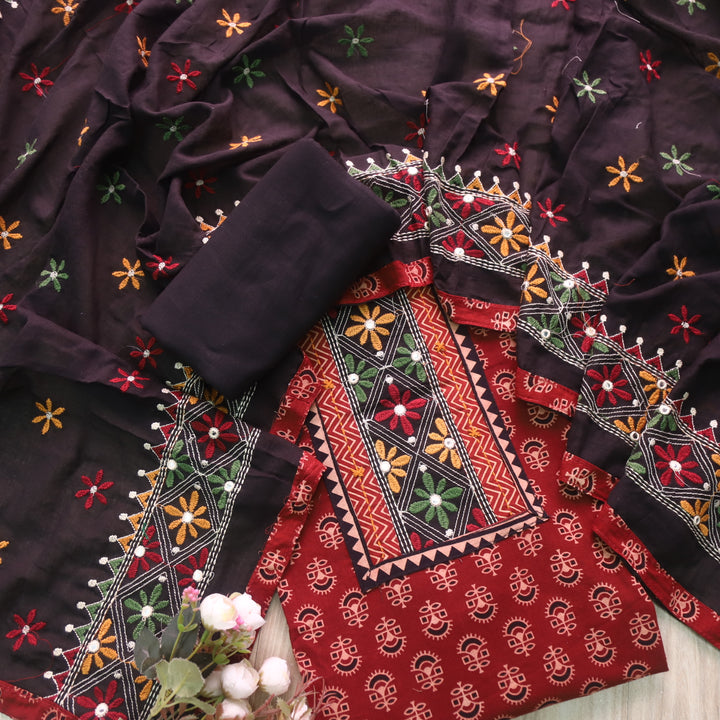 Pardesiya Current Red Kutch Patch Neck Work Cotton Suit Set