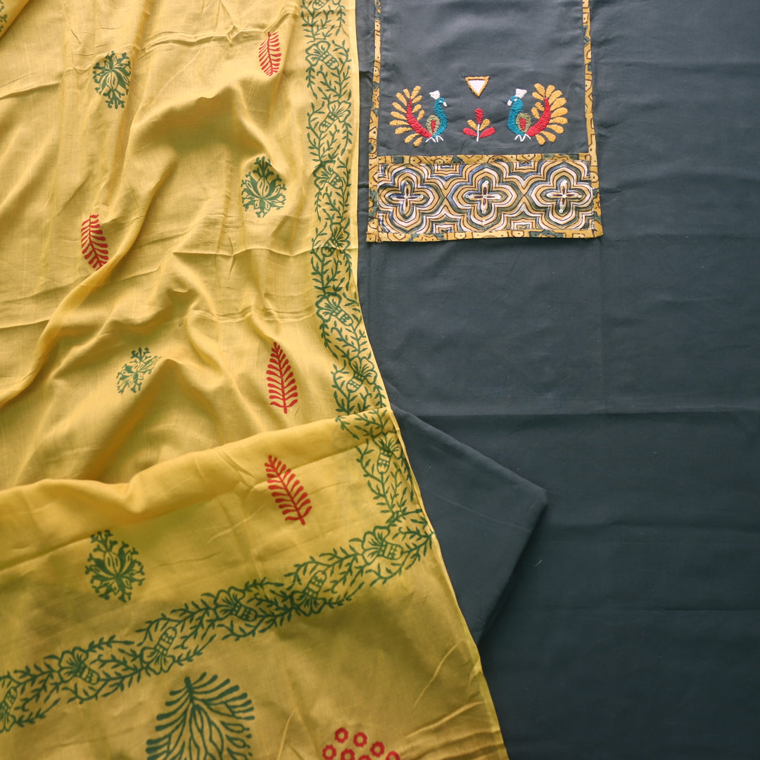 Kakaswi Sacramneto Green Mirror with Thread  Work Cotton Suit Set