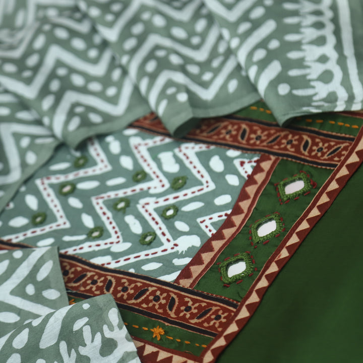 Nigahein Grass Green Mirror Patch Neck Work Glazed Cotton Suit Set