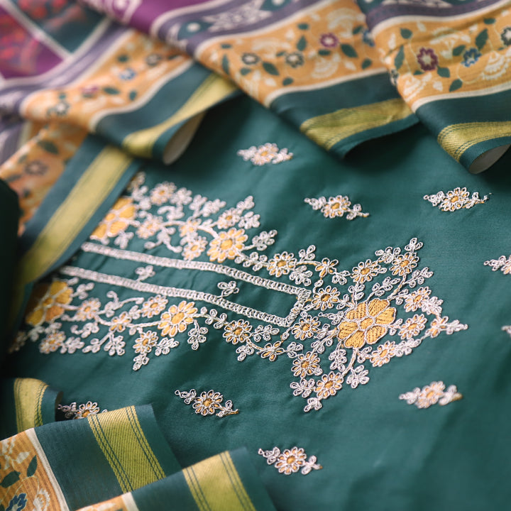 Sareen Sacramento Green Zari Neck Work with Thread Glazed Cotton Suit Set