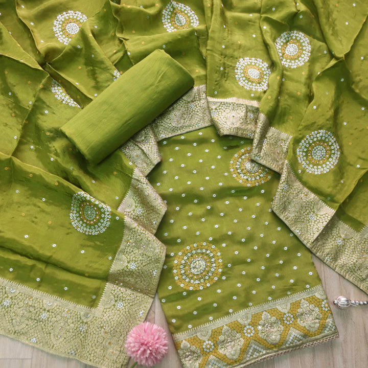 पतझड़ Kelly Green Kardana Detailing with Bandhani Print Crepe Silk Suit Set