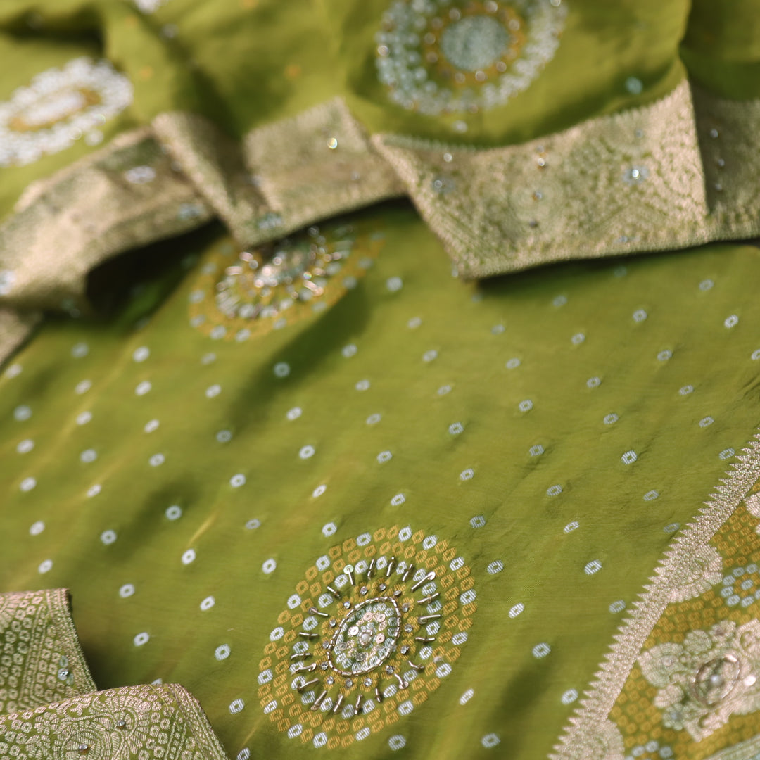 पतझड़ Kelly Green Kardana Detailing with Bandhani Print Crepe Silk Suit Set