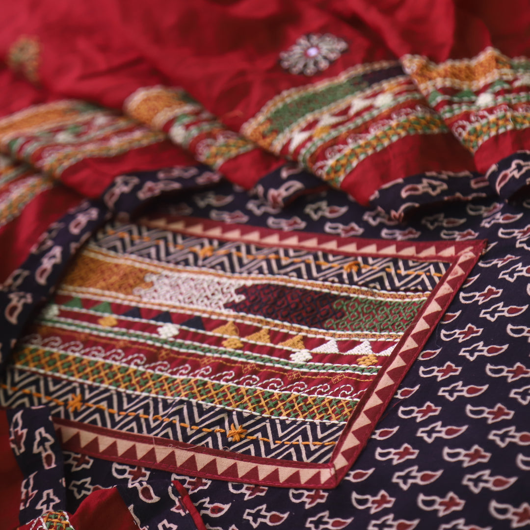 Pardesiya Oil Black Patch Work on Neck In Printed Cotton Suit Set