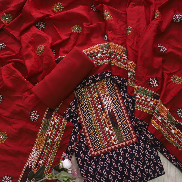 Pardesiya Oil Black Patch Work on Neck In Printed Cotton Suit Set