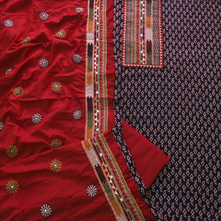 Pardesiya Oil Black Patch Work on Neck In Printed Cotton Suit Set