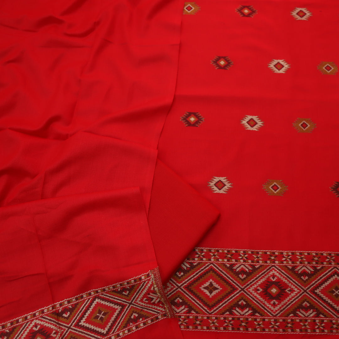 कृति Maroon Red Kullu Thread Weaved Hem Semi Pashmina Winter Suit Set