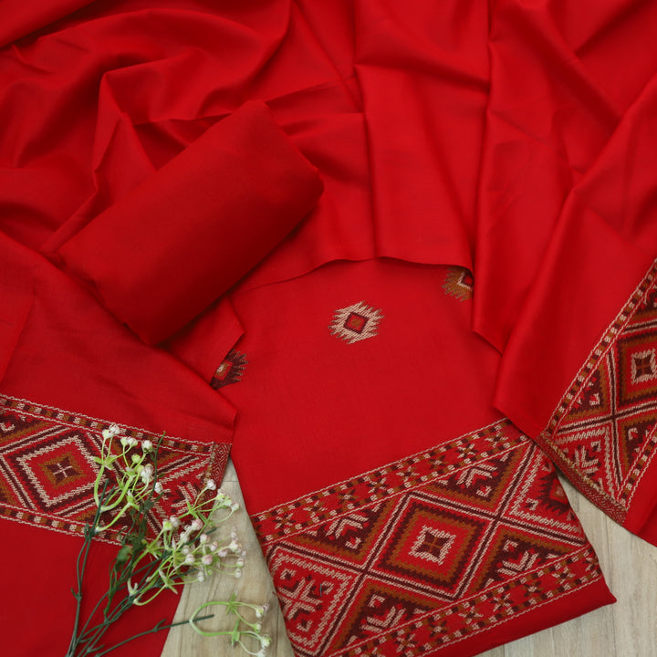 कृति Maroon Red Kullu Thread Weaved Hem Semi Pashmina Winter Suit Set