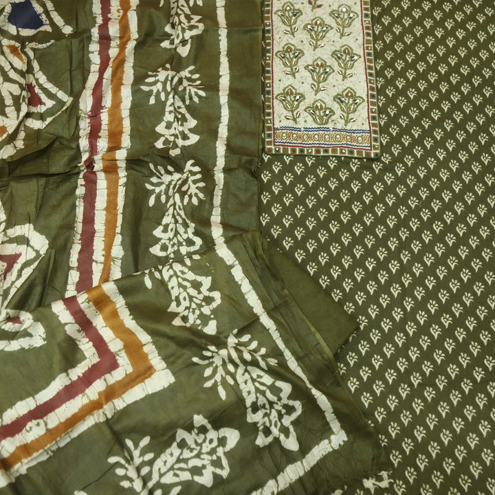 Ravaniya Mehndi Green Kantha Work Patch Neck Work Printed Cotton Suit Set