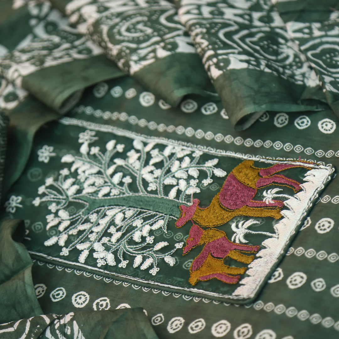 Saajna Sacramento Green Organza Deer Embroidery Patch Printed Cotton Suit Set
