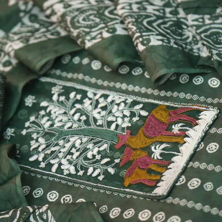 Saajna Sacramento Green Organza Deer Embroidery Patch Printed Cotton Suit Set