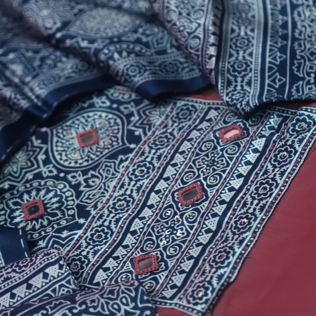 शर्बत Berry Khatta Mauve with Blue Mashru Patch with Mirror Glazed Cotton Suit Set