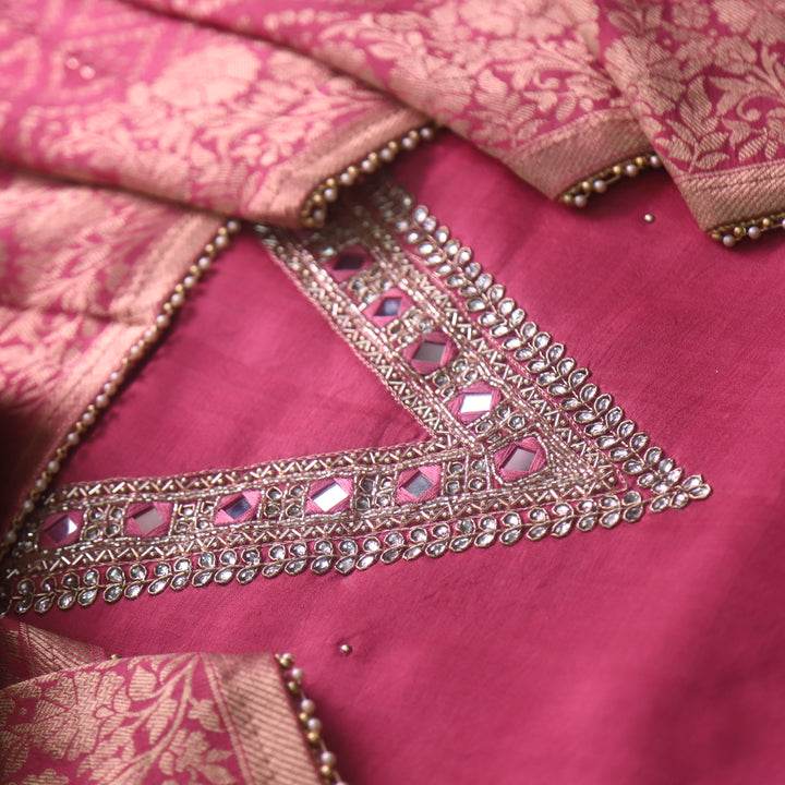 Naari Mauve Pink Embellished V Neck with Stone and Mirror Work Dola Silk Suit Set