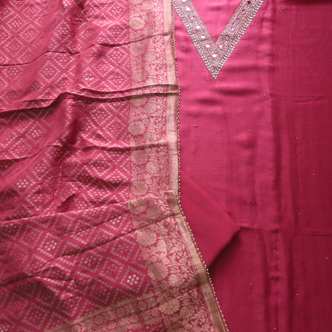 Naari Mauve Pink Embellished V Neck with Stone and Mirror Work Dola Silk Suit Set