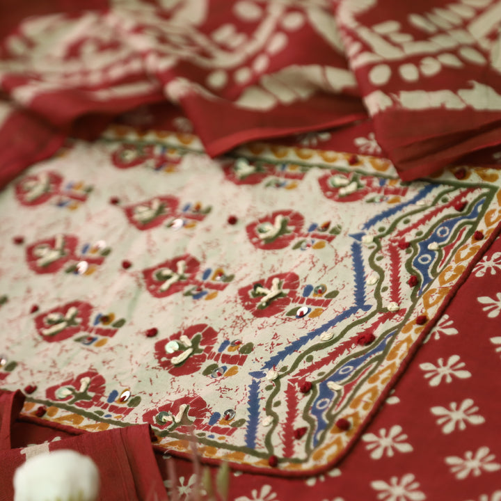 Noorani Tomato Red French Knot Work Yoke Neck in Printed Cotton Suit Set