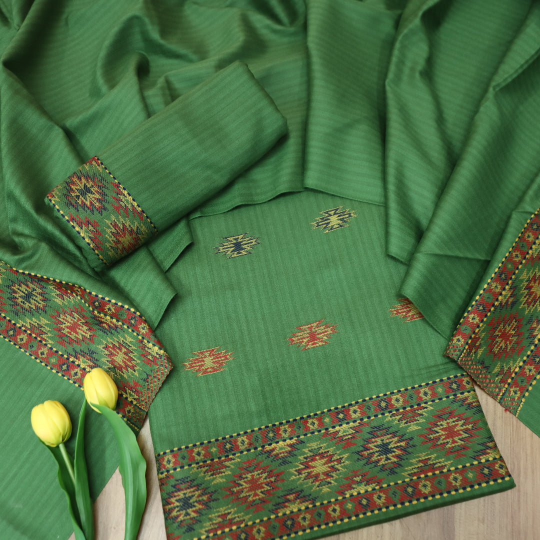 बेगमजान Pine Green Enhanced with Thread Weaved Hem Semi Pashmina Winter Set