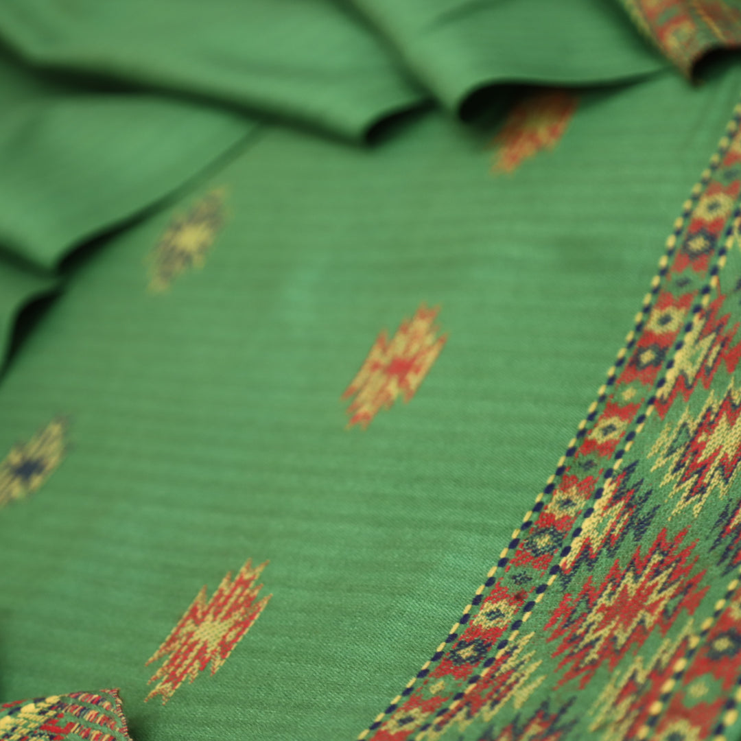 बेगमजान Pine Green Enhanced with Thread Weaved Hem Semi Pashmina Winter Set
