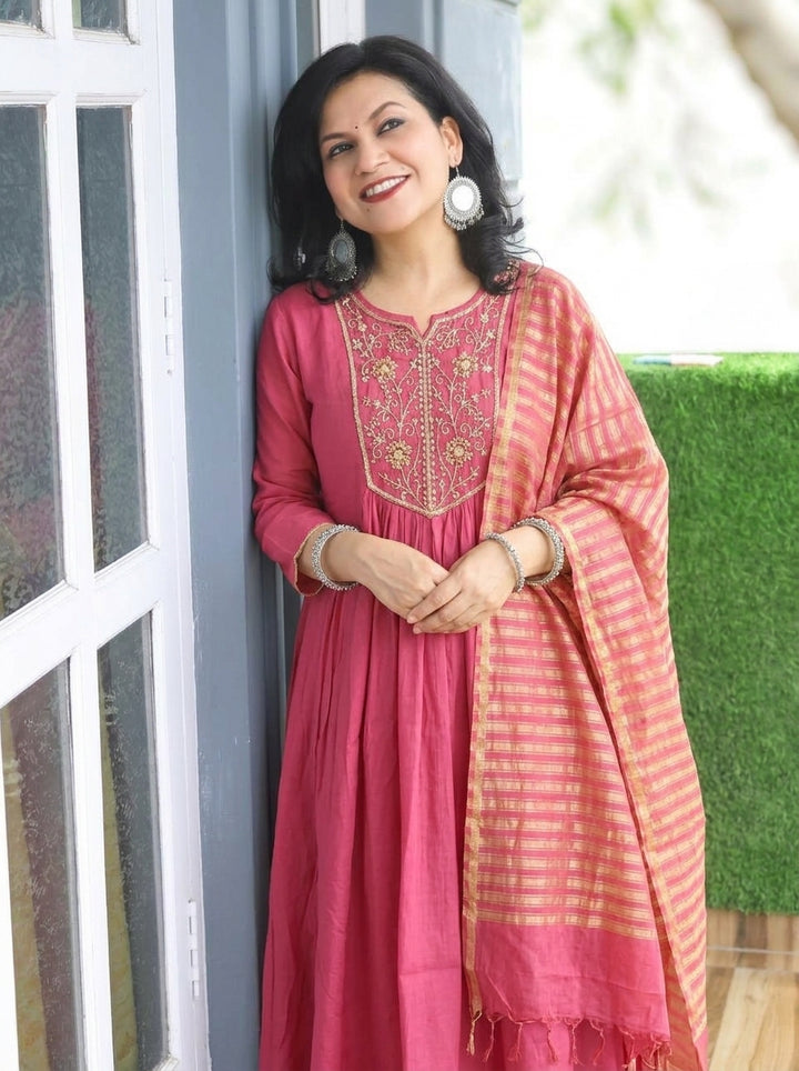 Yaashvi Dusty Blush Embellish Moti Kardana Mul Chanderi 3 Piece Set