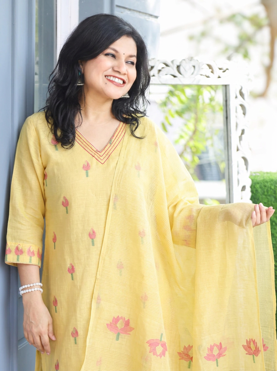 Roohi Yellow Floral Jamdani Weaved 3 PIece Set