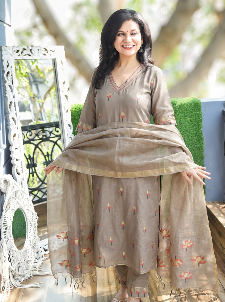 Roohi Khaki Tan Floral jamdani Weaved 3 PIece Set