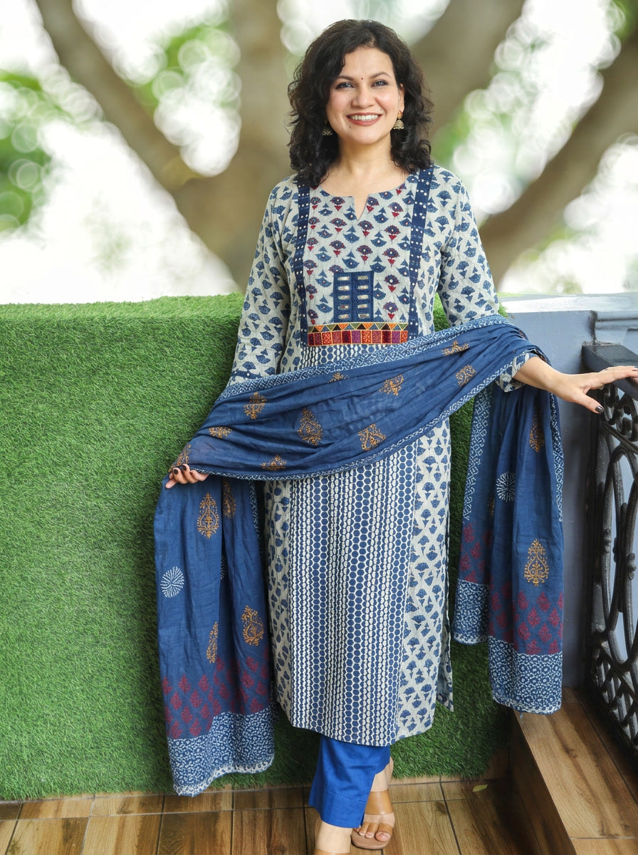 Aishwarya Faded Blue Panel Style Dabu Printed 3 Piece Set