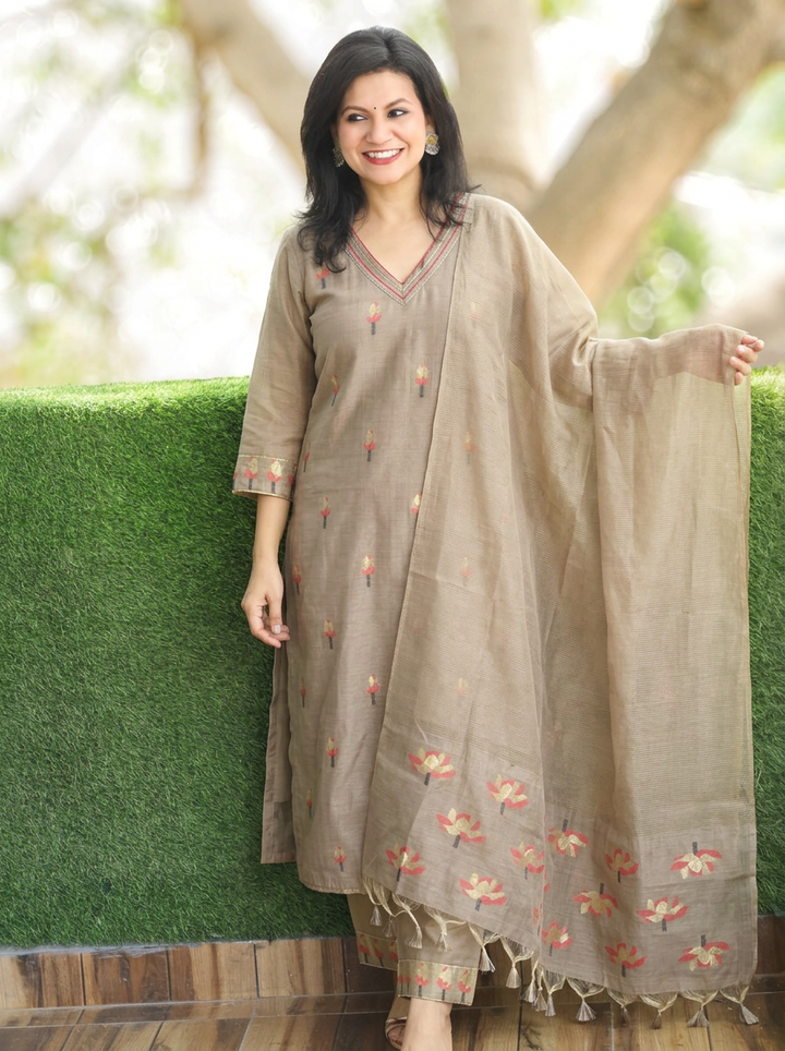Roohi Khaki Tan Floral jamdani Weaved 3 PIece Set