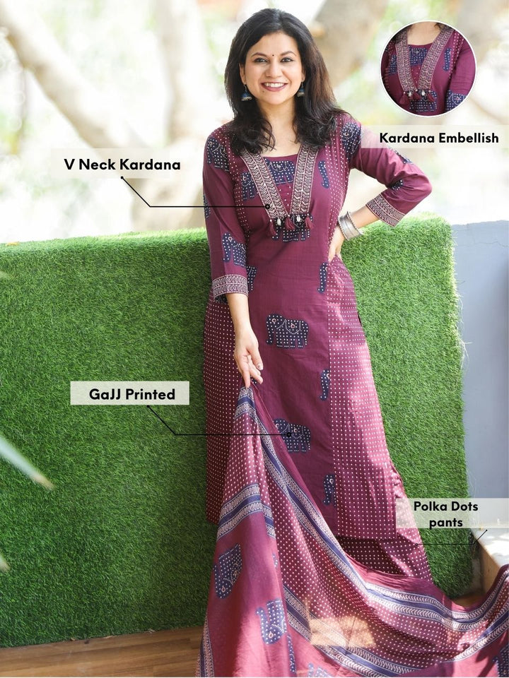 Aafeemi Plum Wine V Neck Kardana Embellish Neckline Gajj Print Cotton 3 Piece Set