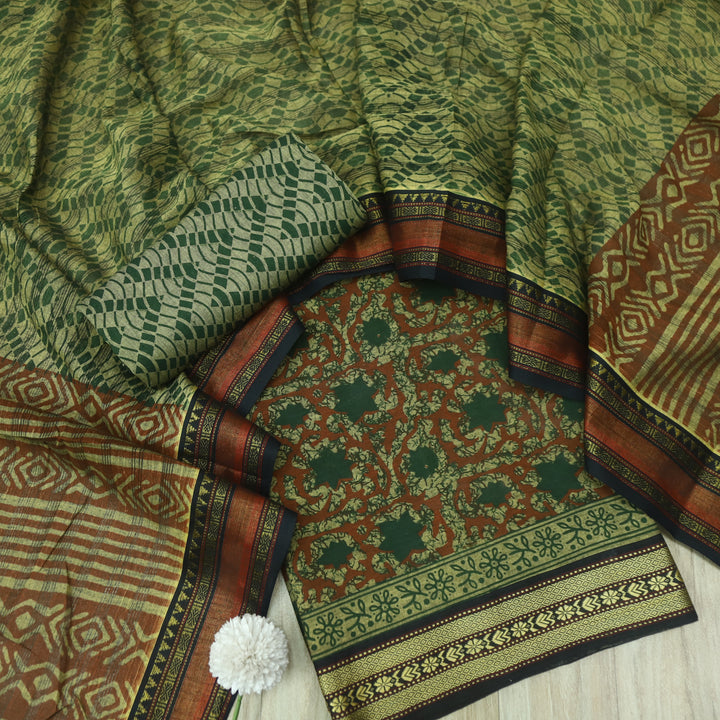 जीनत Pine Green Floral Printed Mangalgiri Hem Work Cotton Suit Set