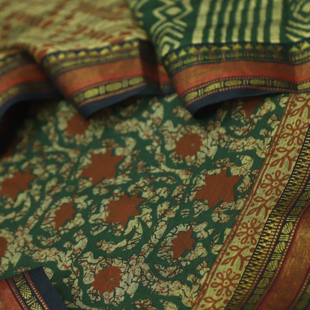 जीनत Peel Orange Floral Printed Mangalgiri Hem Work Cotton Suit Set